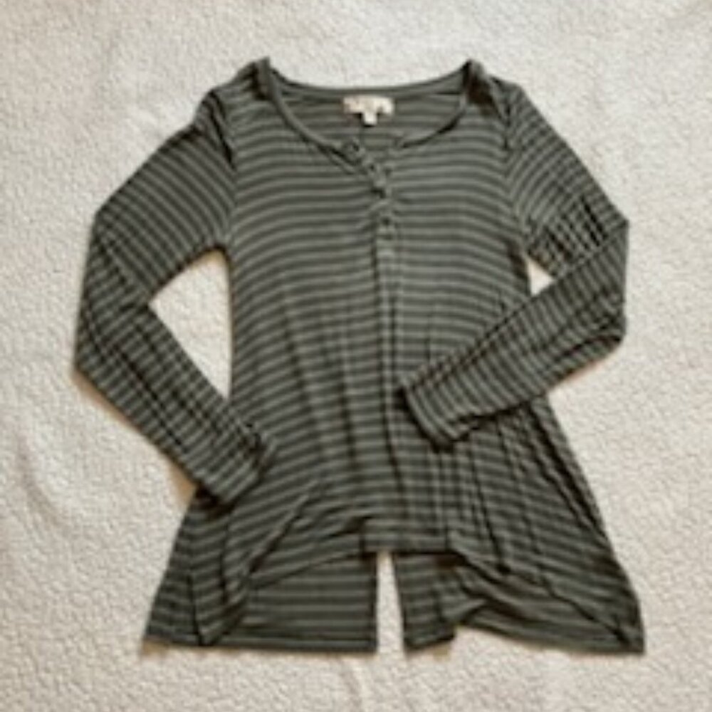 Hippie Rose Green & White Top Size M